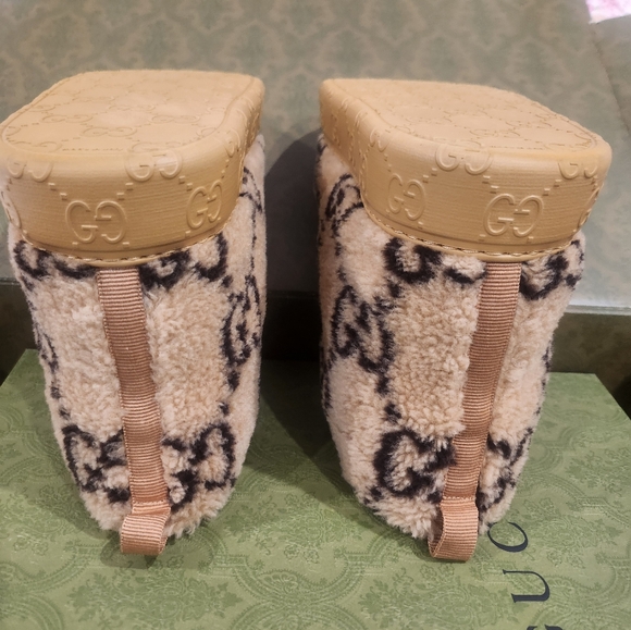Gucci Women's Beige and Brown Shearling Boots